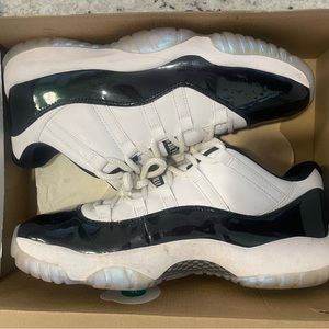 Air Jordan 11 low emerald size 10.5